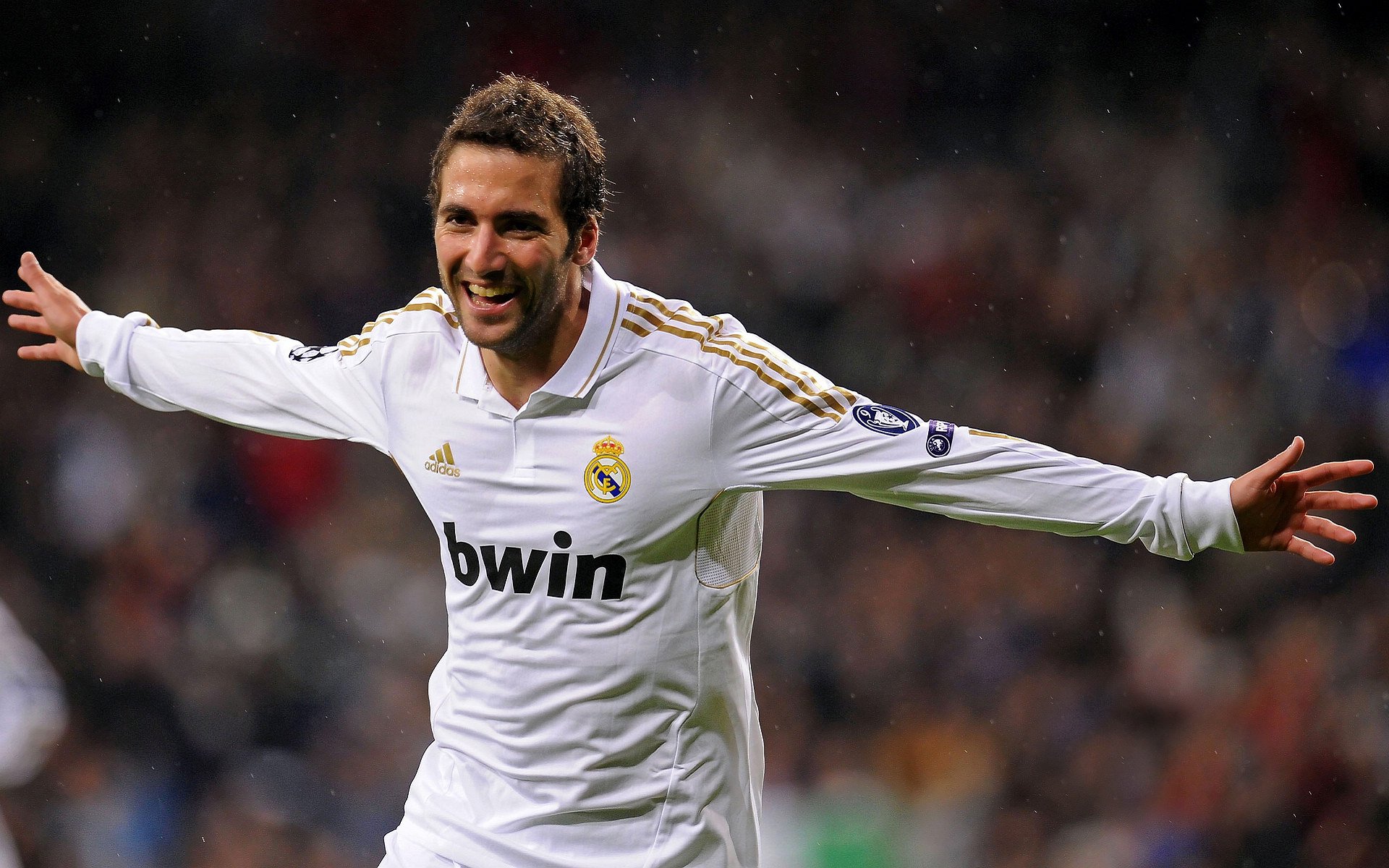 德甲：拜仁连续6场保持零失球，战术执行力爆表，拜仁称霸德甲